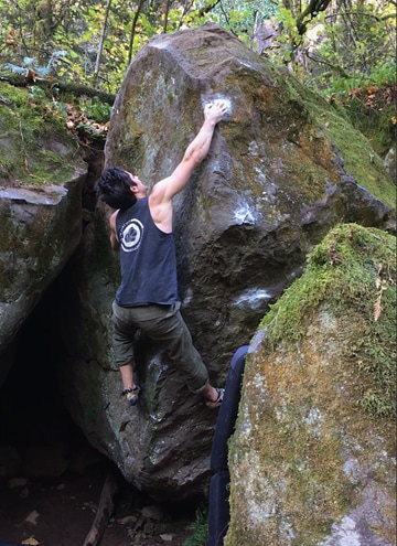 Nick Scarpelli climbs Wrecker Anchor (V9)